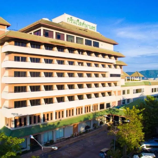 绿色世界皇宫酒店，位于Ban Khao Rup Chang的酒店