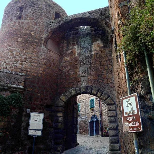 Alloggio turistico Porta Franceta，位于苏特里的酒店