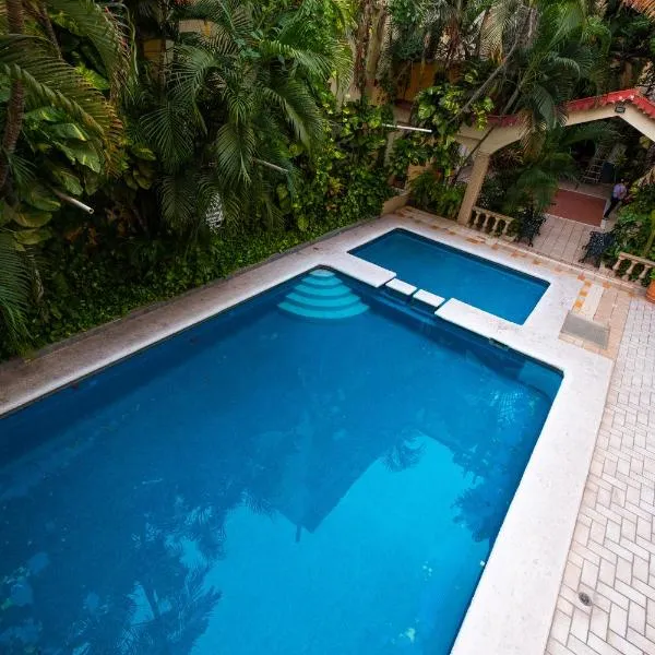 Hotel Sol del Pacifico，位于拉萨罗卡德纳斯的酒店