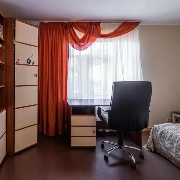 Room in a Private House 10 min from Airport Riga，位于Jaunmārupe的酒店