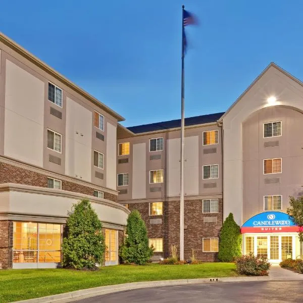 印第安纳波利斯烛木套房酒店，位于卡斯尔顿的酒店