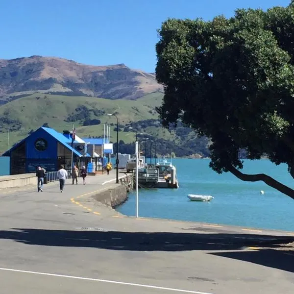 Apartment 65 Akaroa，位于阿卡罗阿的酒店