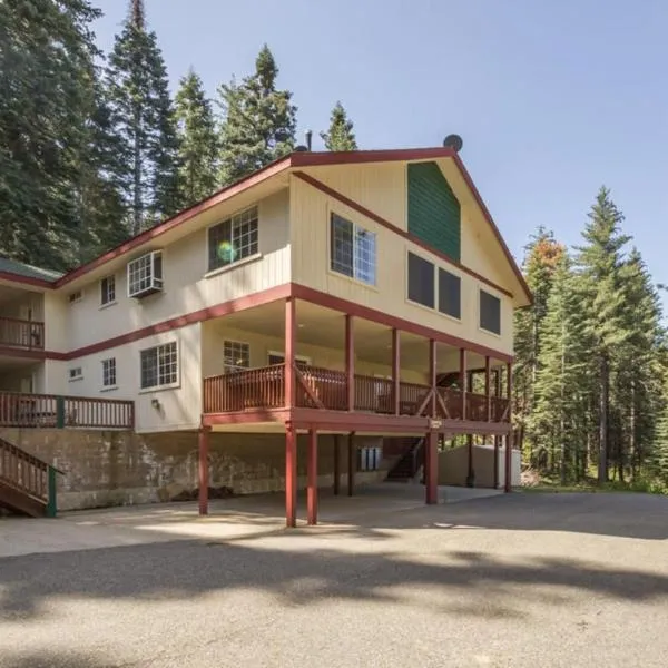 YoBee! Park Reservation Included! Heart of Yosemite - Homey Studios and Breakfast，位于西优胜美地的酒店