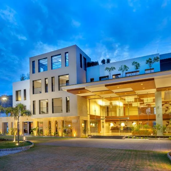Hotel Divine Fort，位于帕拉尼的酒店
