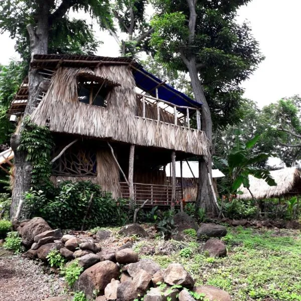 El Bamboo Cabins，位于Balgue的酒店