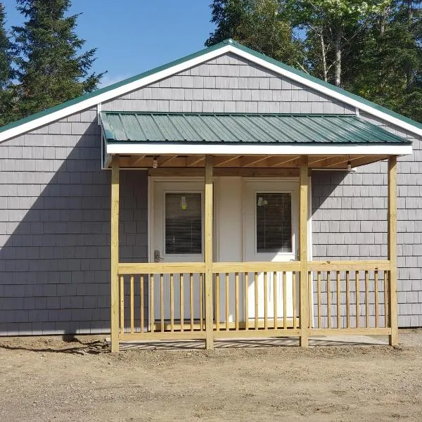 Katahdin's Shadow Lodge，位于Linneus的酒店