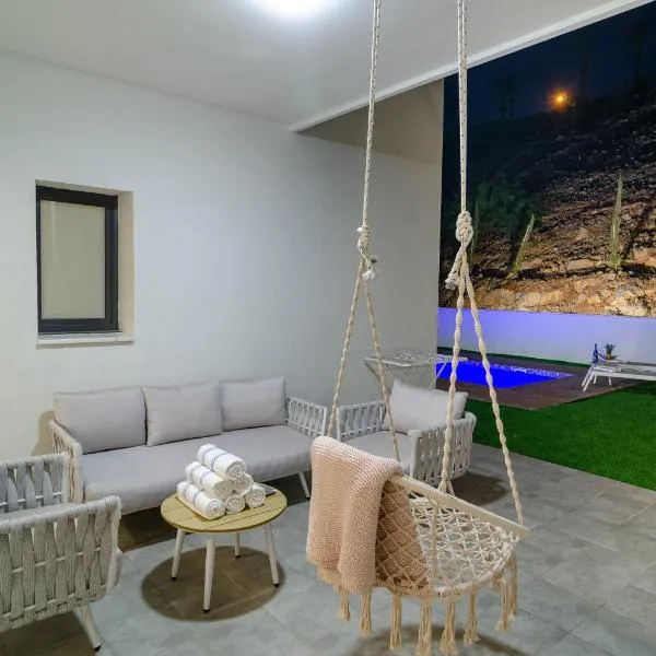 Michaelangelo Luxury Garden Apartment with Private Pool，位于雅弗尼的酒店