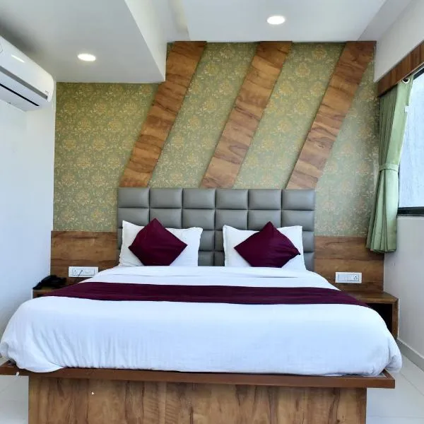 Hotel Royal King by Sky Stays，位于Kalol的酒店