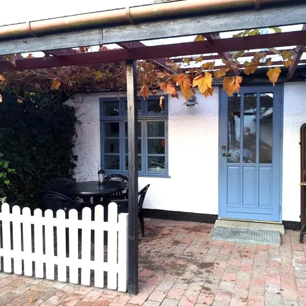 Cosy cottage in a garden，位于罗斯基勒的酒店