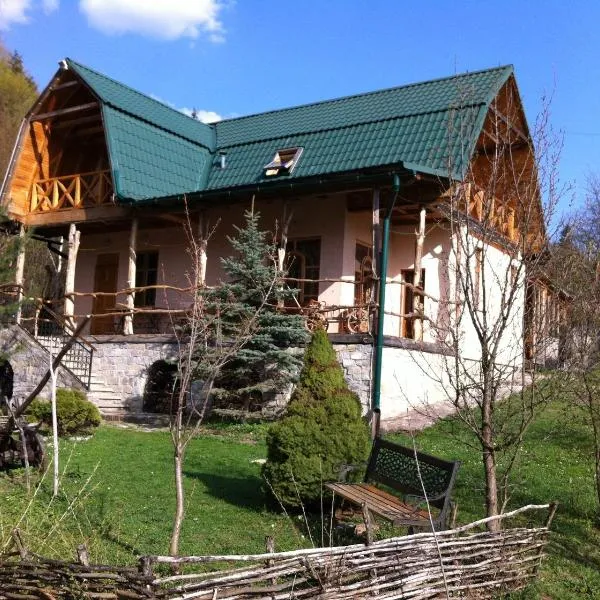 撒凯图拉酒店，位于Yabluniv的酒店