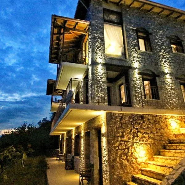 AlmondHouse Suites with Fireplace - ADULTS ONLY，位于阿拉霍瓦的酒店