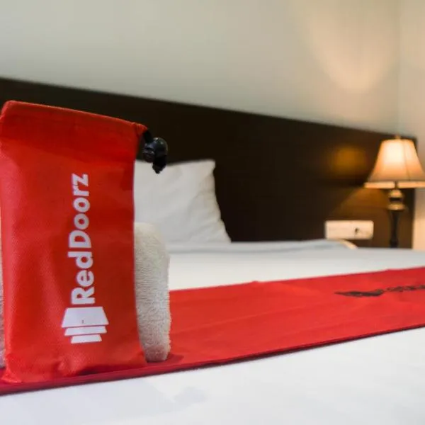 RedDoorz Plus @ Cameloan Hotel Palu，位于万隆的酒店