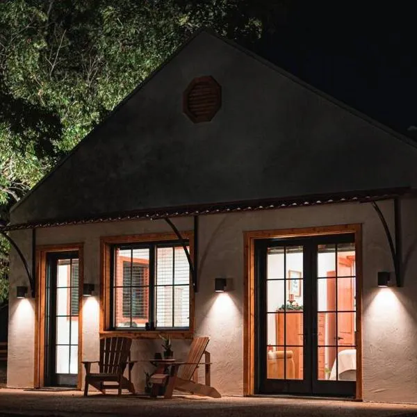 Little Dutch Cabin #3 - 12 min to Magnolia-Baylor，位于Bellmead的酒店