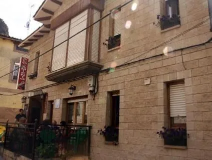 法尔达纹纳多斯酒店及餐厅，位于Villaverde de Rioja的酒店