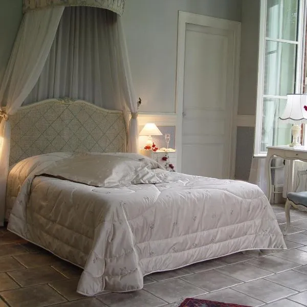 穆伊城堡酒店，位于塔罗讷河畔绍蒙的酒店