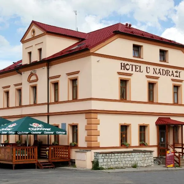 Hotel U Nádraží，位于康斯坦丁诺维拉兹内的酒店