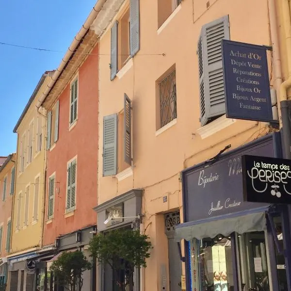 Superbe studio rue piétonne principale Sanary à côté du port，位于滨海萨纳里的酒店