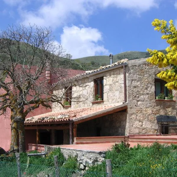 盖尔索农家乐，位于Castellana Sicula的酒店