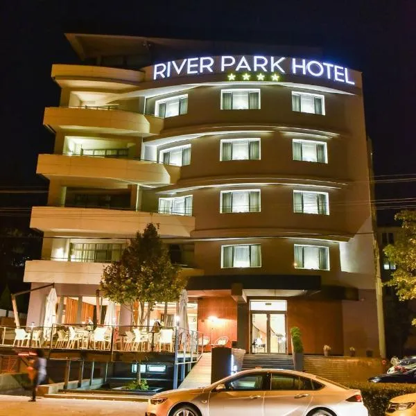 Hotel River Park，位于Straja的酒店