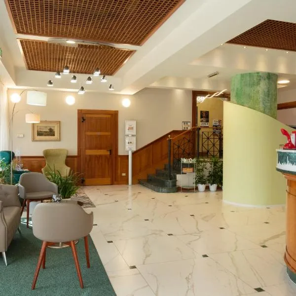 马焦雷酒店 ，位于Sacerno的酒店
