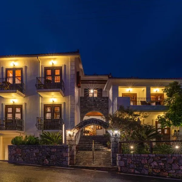 Hotel PARALIAKO Kyparissi，位于基帕尔森的酒店