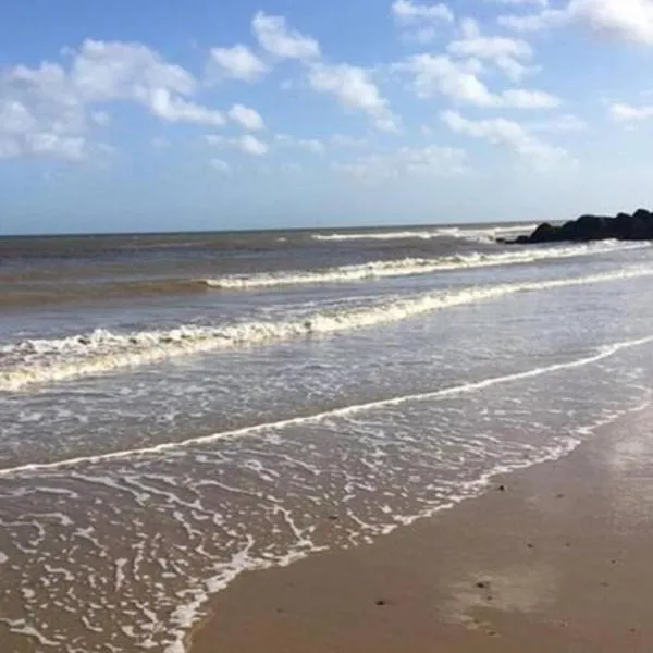 Modern Airy Chalets short walk to beach, Nr Norfolk Broads & Great Yarmouth，位于滨海温特顿的酒店