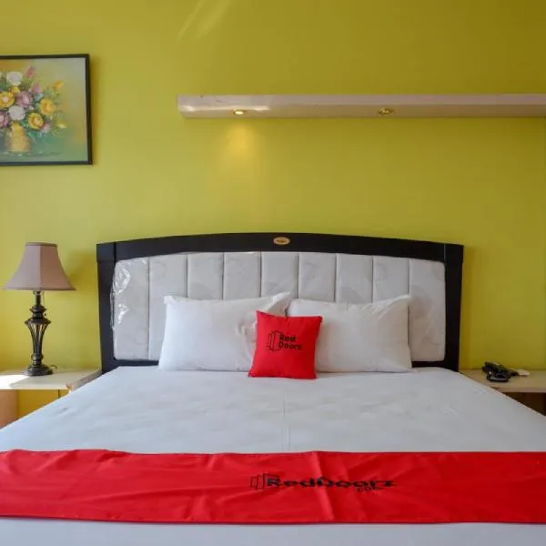 RedDoorz Plus Syariah @ Hotel Boulevard Luwuk，位于卢武克的酒店