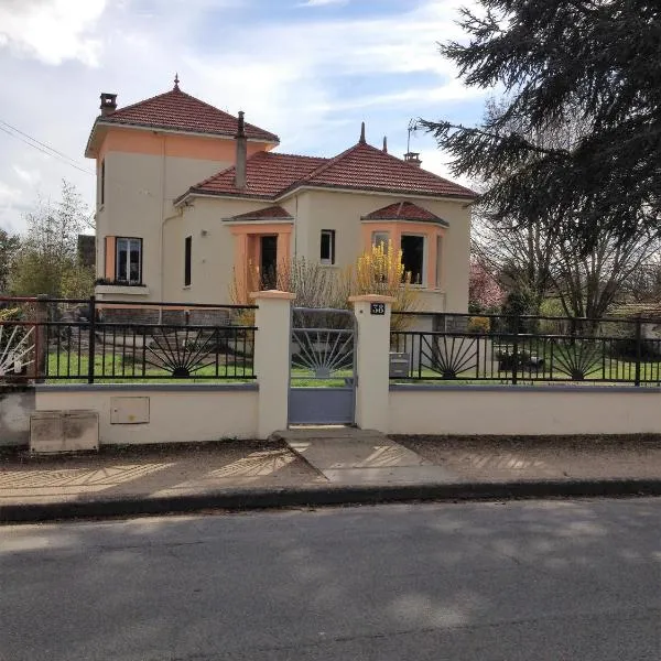 chambres d'hôte dans maison atypique，位于Augy-sur-Aubois的酒店