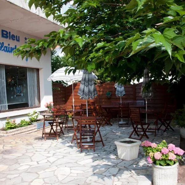 圣廷苑蓝天酒店餐厅，位于LʼÉguille的酒店