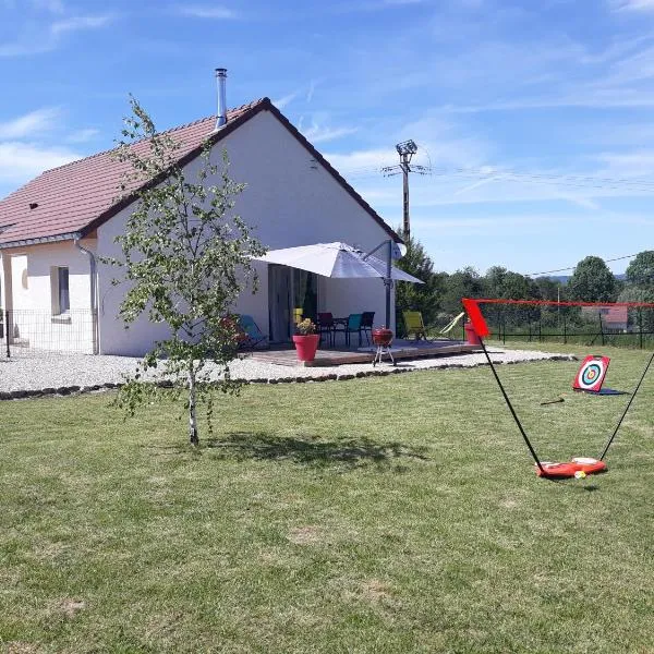 Entre Lacs Et Montagnes , Maison 3 chambres, terrain, lits préparés, parking et ménage inclus, accès autonome possible à toute heure，位于Barésia-sur-lʼAin的酒店