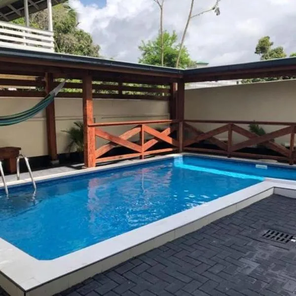 Wilhelmina Hotel & Apartments，位于帕拉马里博的酒店