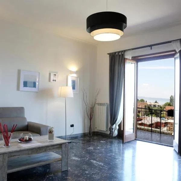 Pepè Apartment -Lago di Bracciano，位于特雷维尼亚诺罗马诺的酒店