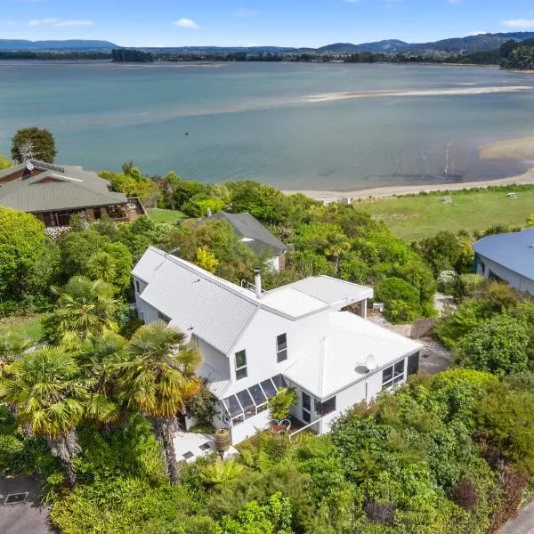 BEACH FRONT:Palms-on-the-beach.KAITERITERI.，位于玛拉豪的酒店