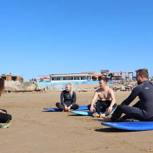 Pearl Surf Camp Morocco，位于Tamri的酒店