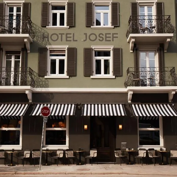 Boutique Hotel Josef，位于吕施利孔的酒店