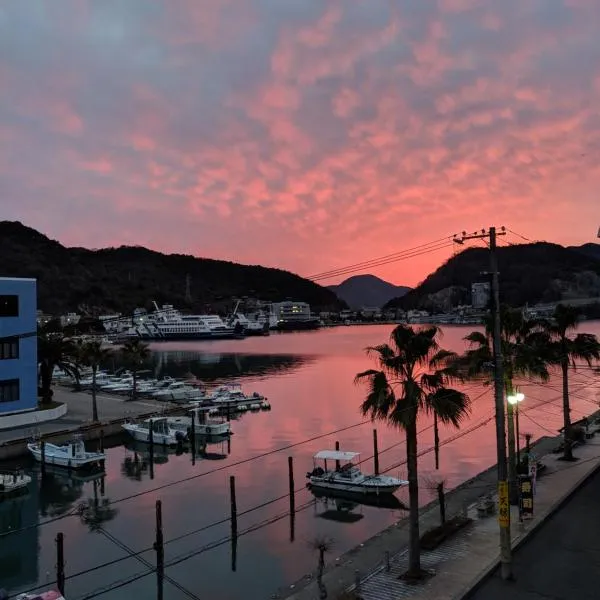 The English Clubゲストハウス，位于Hinase的酒店