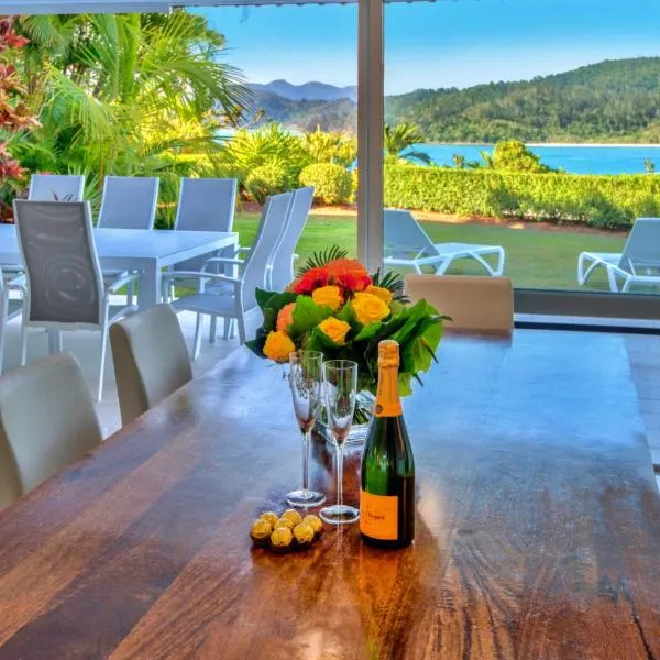 Bella Vista East 3 Luxury Ocean Views Large Flat Grassed Area And Buggy，位于汉密尔顿岛的酒店