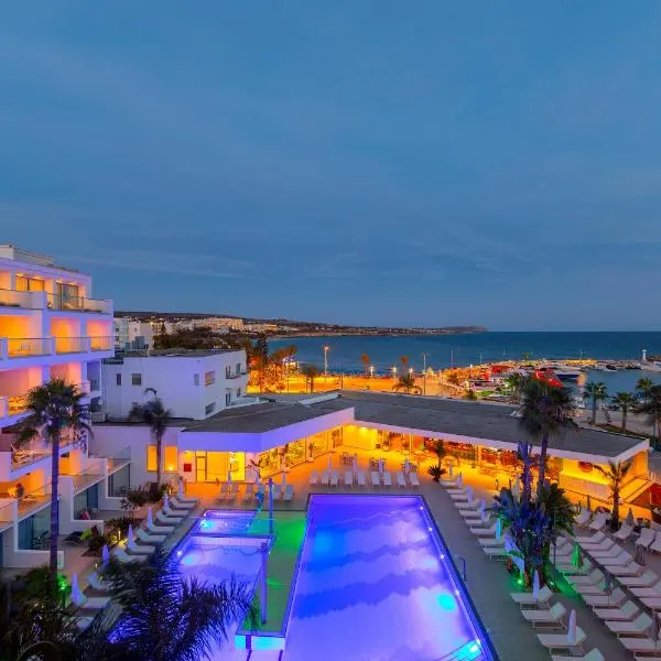 Limanaki Beach Hotel & Suites，位于Zeybekköy的酒店