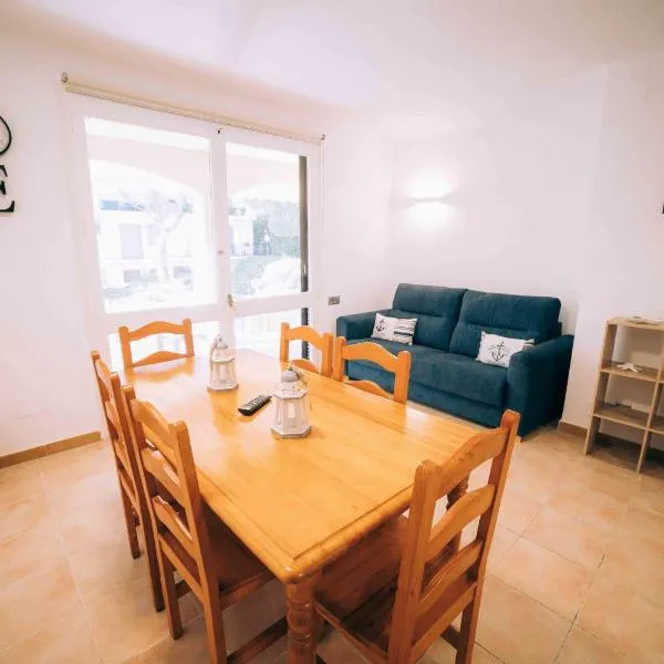 Apartamento reformado en Calella de Palafrugell a 1 minuto de la playa，位于卡莱利亚德帕拉弗鲁赫尔的酒店