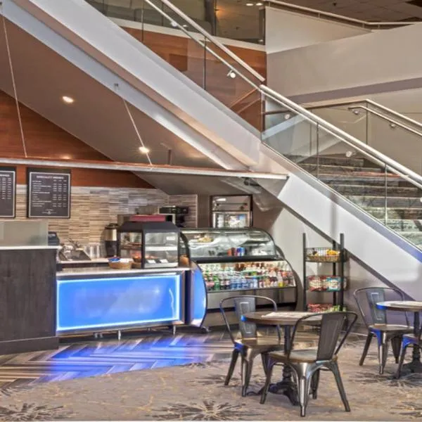 Crowne Plaza Suites MSP Airport - Mall of America, an IHG Hotel，位于布卢明顿的酒店