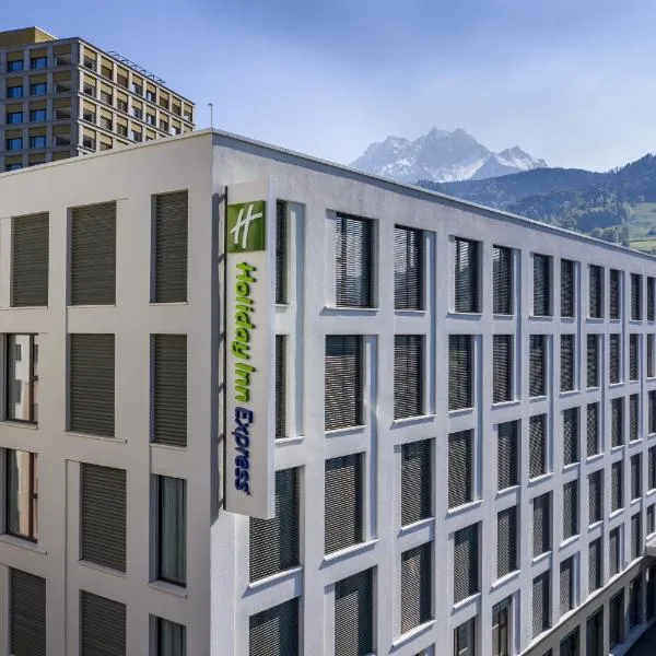 Holiday Inn Express - Luzern - Kriens, an IHG Hotel，位于比尔根山的酒店