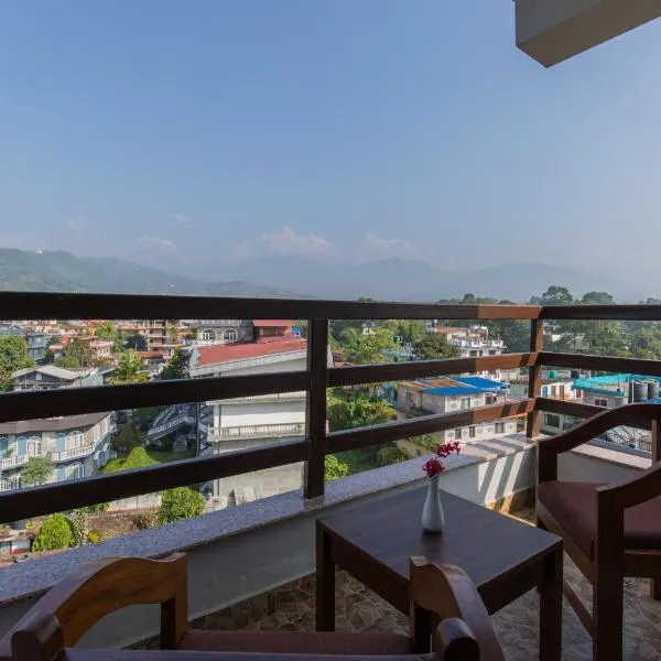 Hotel Snow Peak，位于博卡拉的酒店