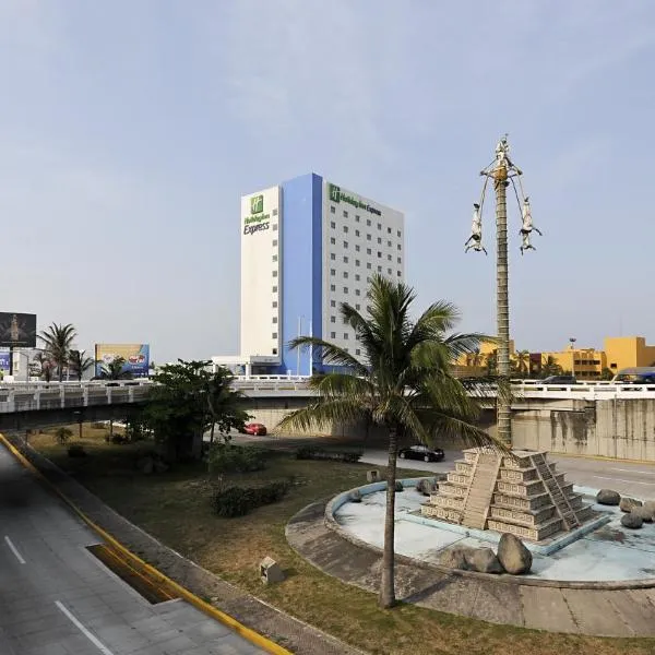 韦拉克鲁斯博卡德尔里奥智选假日酒店，位于韦拉克鲁斯的酒店