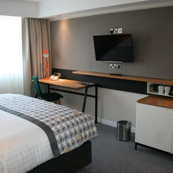 Holiday Inn South Normanton M1, Jct.28, an IHG Hotel，位于Kirkby in Ashfield的酒店