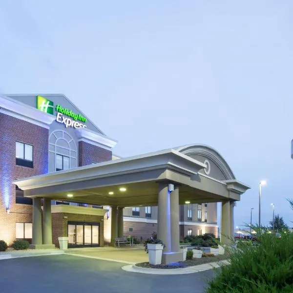 Holiday Inn Express Kansas City - at the Legends!, an IHG Hotel，位于Maywood的酒店