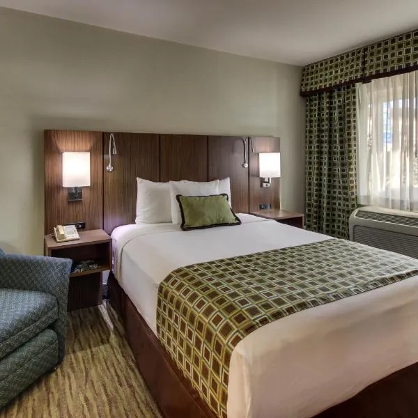 蒙特雷史蒂文森汽车旅馆，位于蒙特雷的酒店