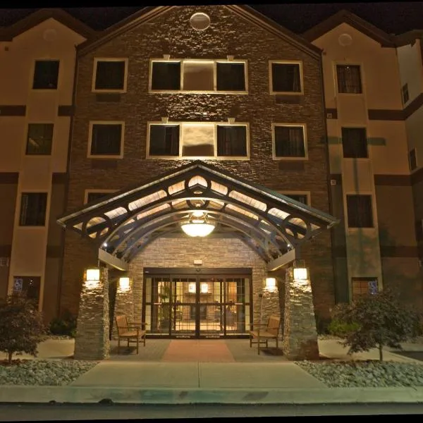 东斯特劳兹堡斯迪博瑞酒店 - 波科诺斯，位于东斯特劳兹堡的酒店