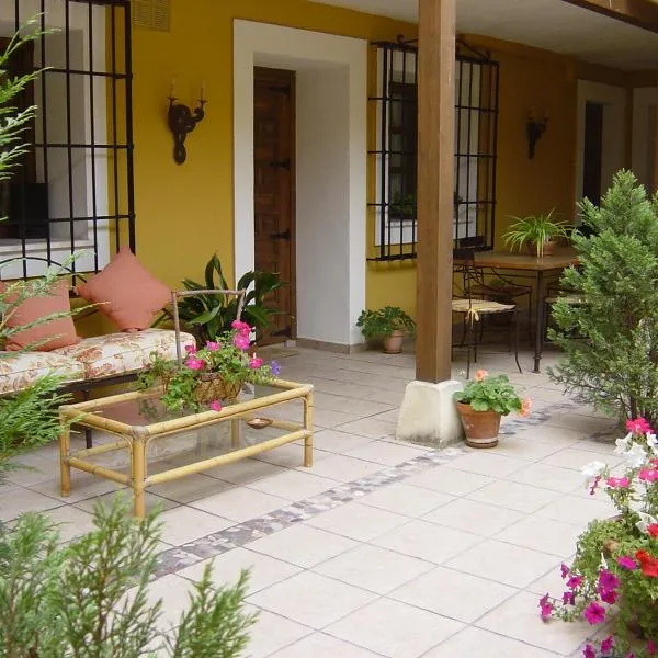 Hostal Rural Cumbres De Castilla，位于Aragosa的酒店