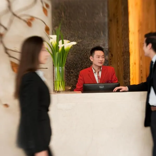 上海颖奕皇冠假日酒店 - 距离FE赛车场15分钟车程，位于嘉定的酒店