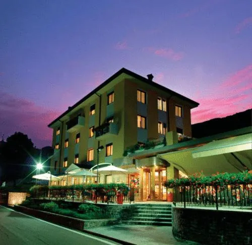 科斯塔酒店及餐厅，位于Peghera的酒店
